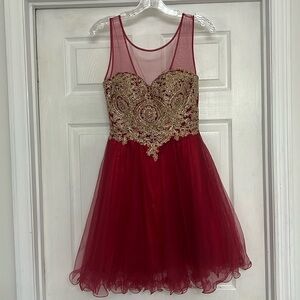 Homecoming-Prom Short Tulle Ball Gown with Gold Applique, Excellent Condition